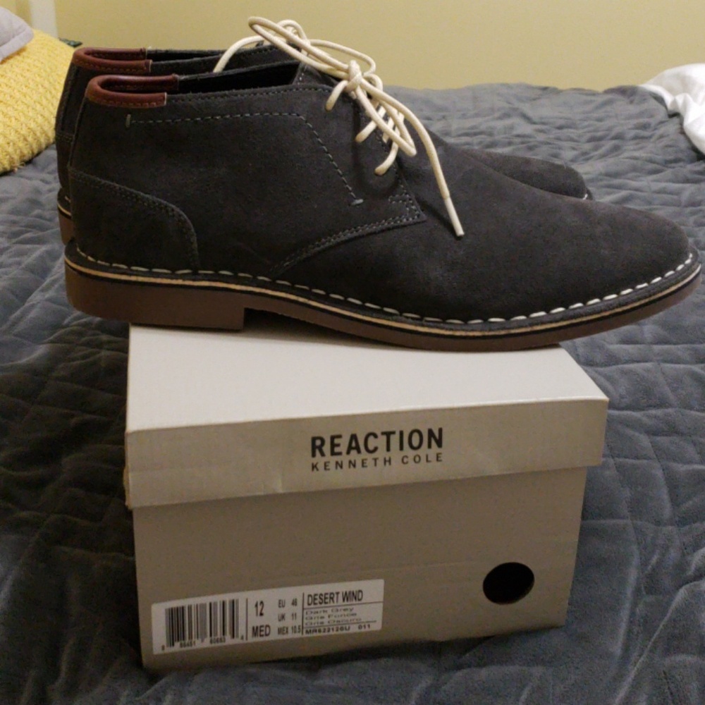 Kenneth Cole Sueded Chukka Boots